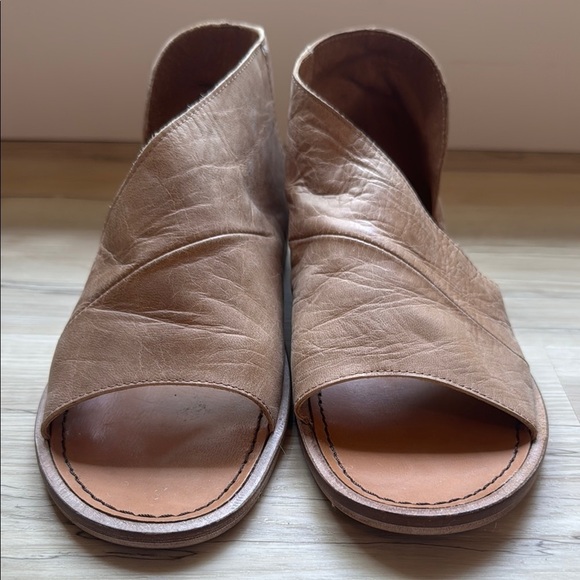 FREE PEOPLE Leather Mont Blanc Tan/Beige Wrap SANDALS/SHOE...
Sz 38 1/2 - Picture 10 of 15